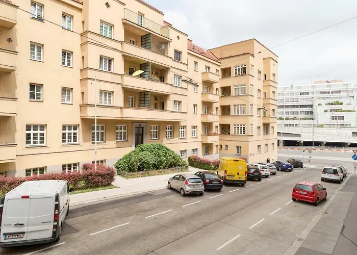 Spittelau Spacious Bright Contactless Selfcheckin Metro Train Station Daire *
