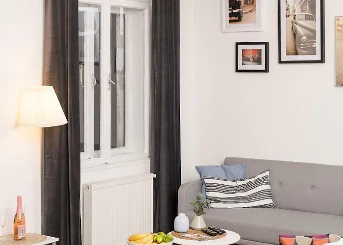 Spittelau Spacious Bright Contactless Selfcheckin Metro Train Station Daire *
