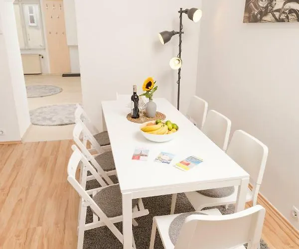 Spittelau Spacious Bright Contactless Selfcheckin Metro Train Station Daire